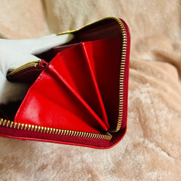 Prada Zip-Around Saffiano Leather - Picture 9 of 16